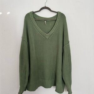 Free People Olive Green oversized V-Neck Women's Sweater size S